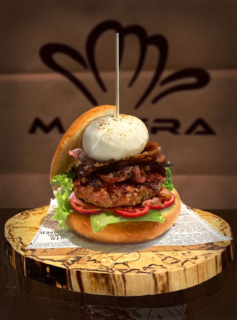 Burrata Burger Manera Pub